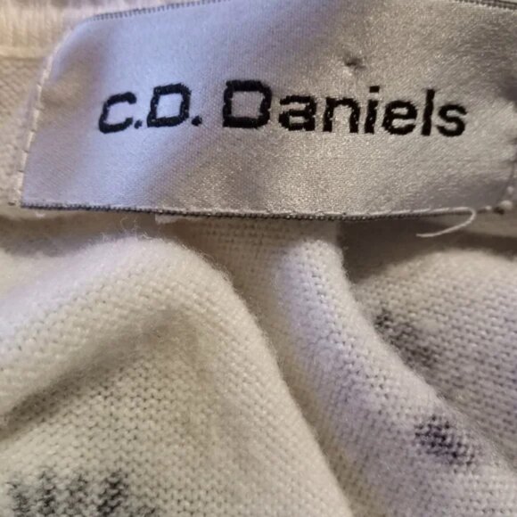 C D Daniels Sweater w Attached Faux Tank Top - Picture 3 of 4